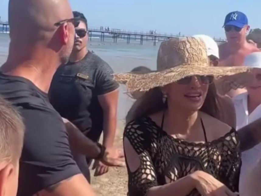 جينيفر لوبيز في شرم الشيخ تستمتع بأجواء البحر