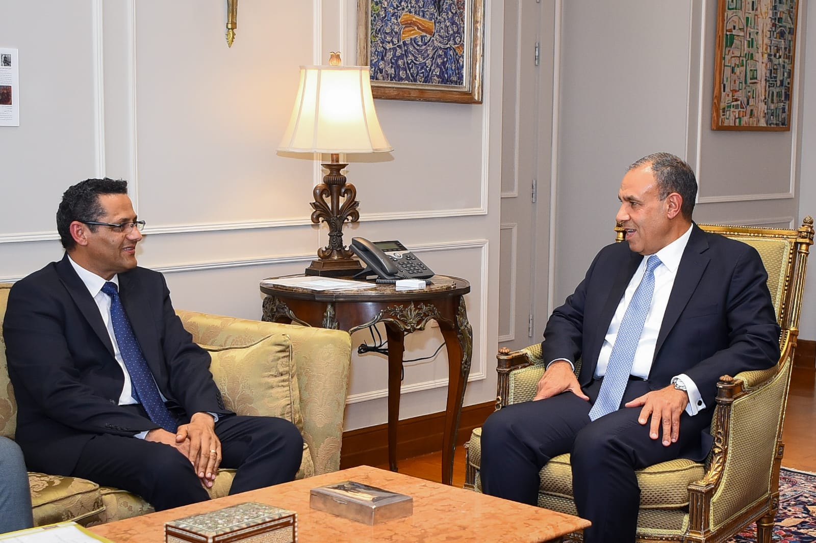 وزير الخارجية ونقيب الصحفيين يبحثان سبل تعزيز التعاون المشترك