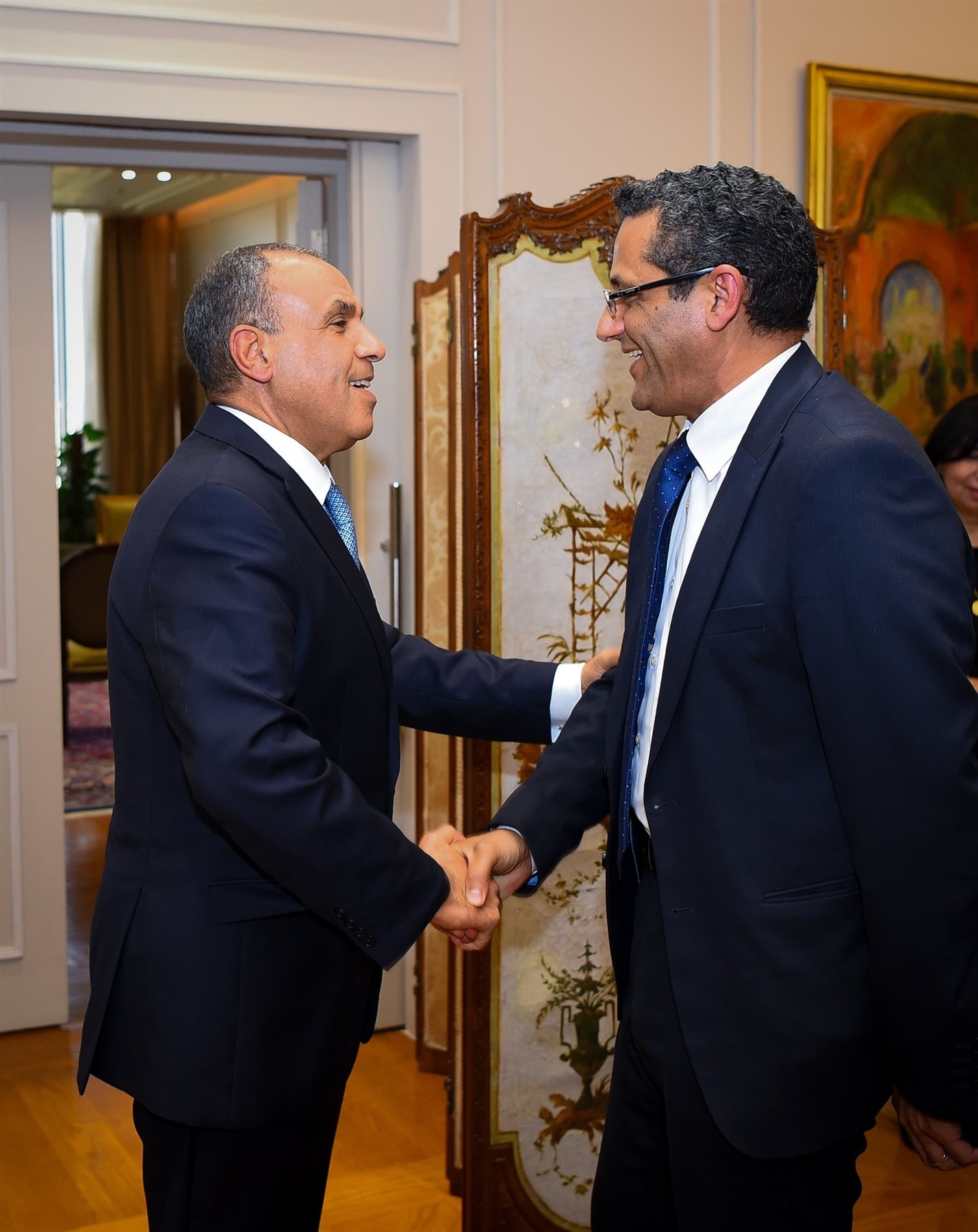 وزير الخارجية ونقيب الصحفيين يبحثان سبل تعزيز التعاون المشترك