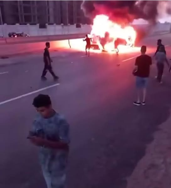 حادث طريق الساحل الشمالي.. تفخم 4 أشخاص داخل سيارة فارهة (صور)