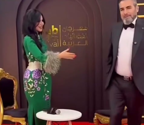 إحراج شديد تجاهل الفنان أحمد عبد العزيز مصافحة حليمة بولند يثير الجدل