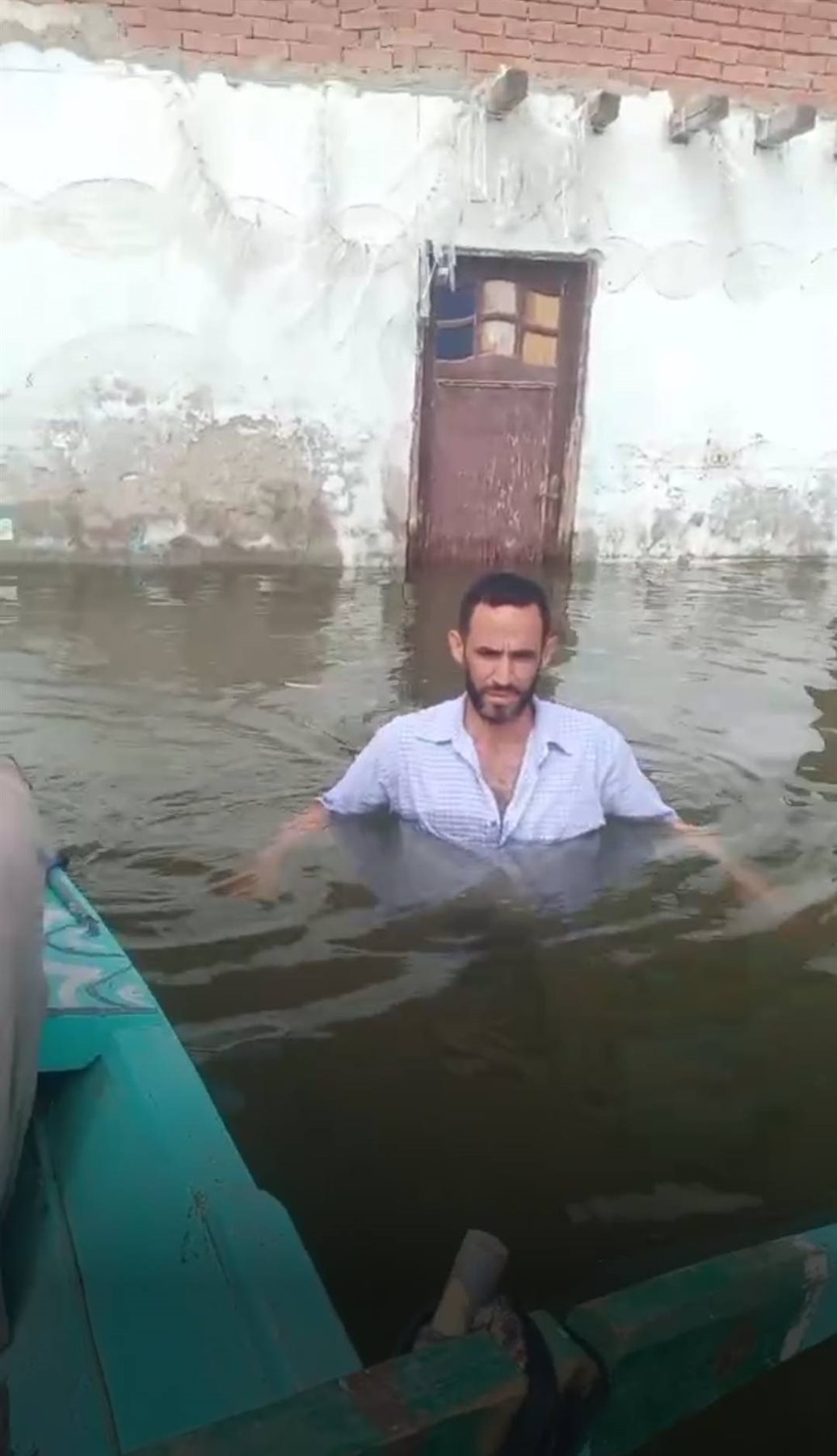 عاجل رغم تحذيرات الحكومة.. غرق أراضي ومنازل طرح النهر بالمنوفية (صور)