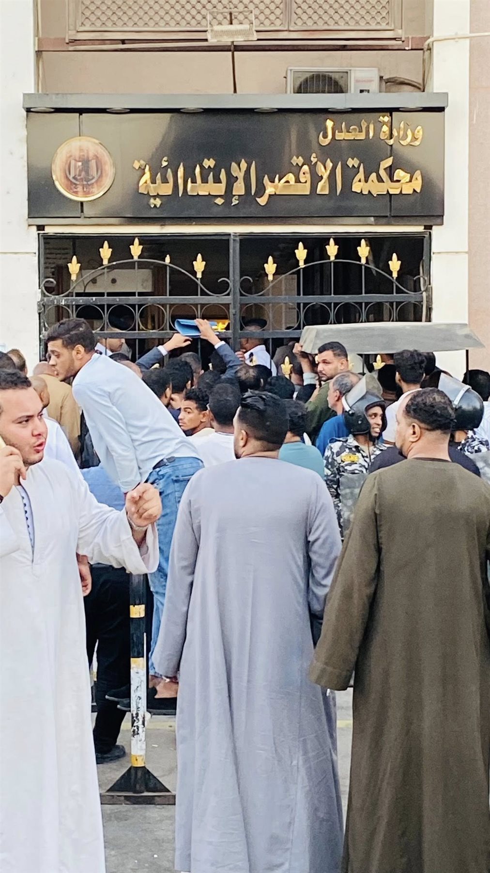 احتشاد راغبي الترشح في انتخابات مجلس النواب 2025 أمام المحاكم (صور)