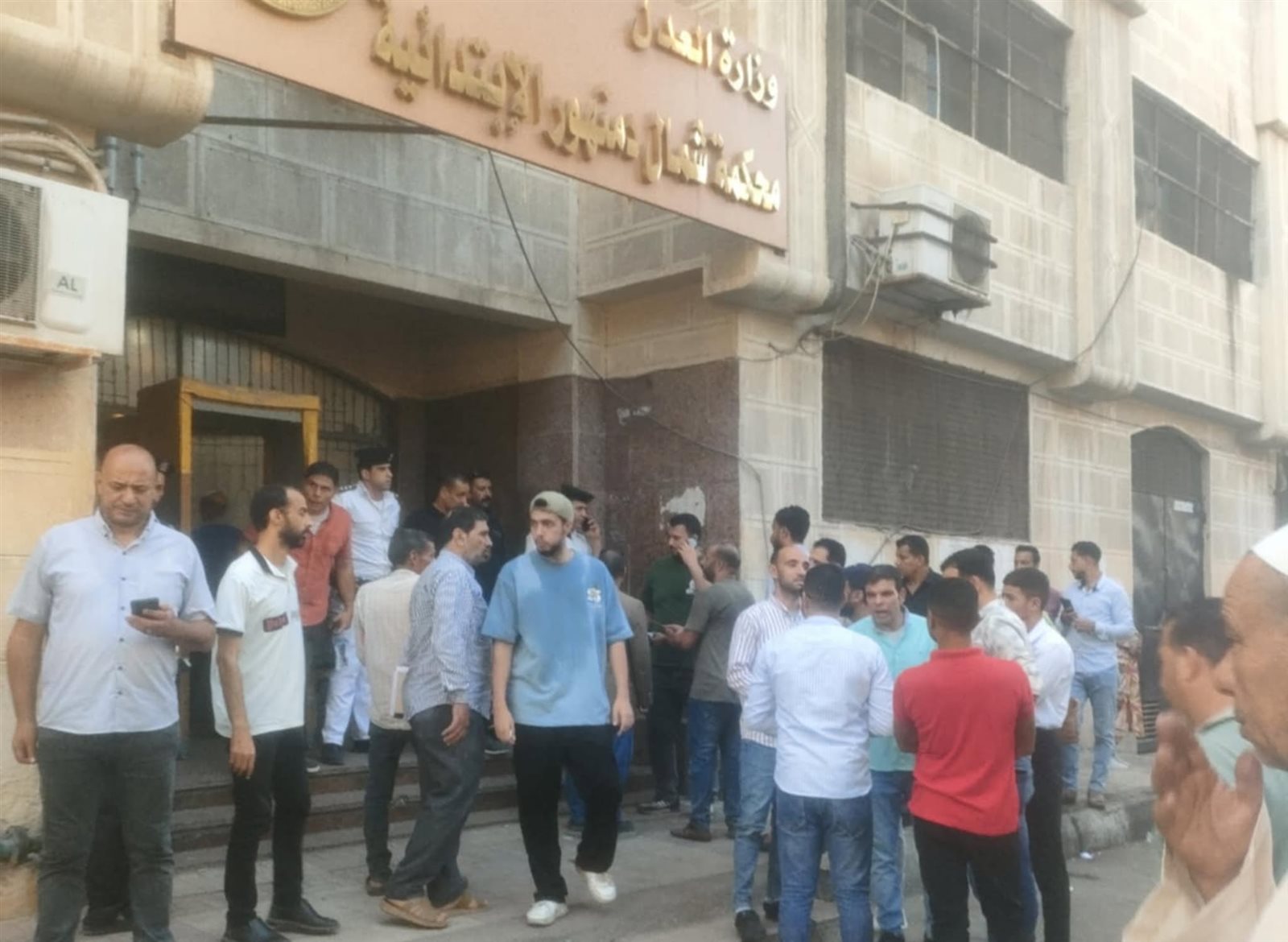 احتشاد راغبي الترشح في انتخابات مجلس النواب 2025 أمام المحاكم (صور)