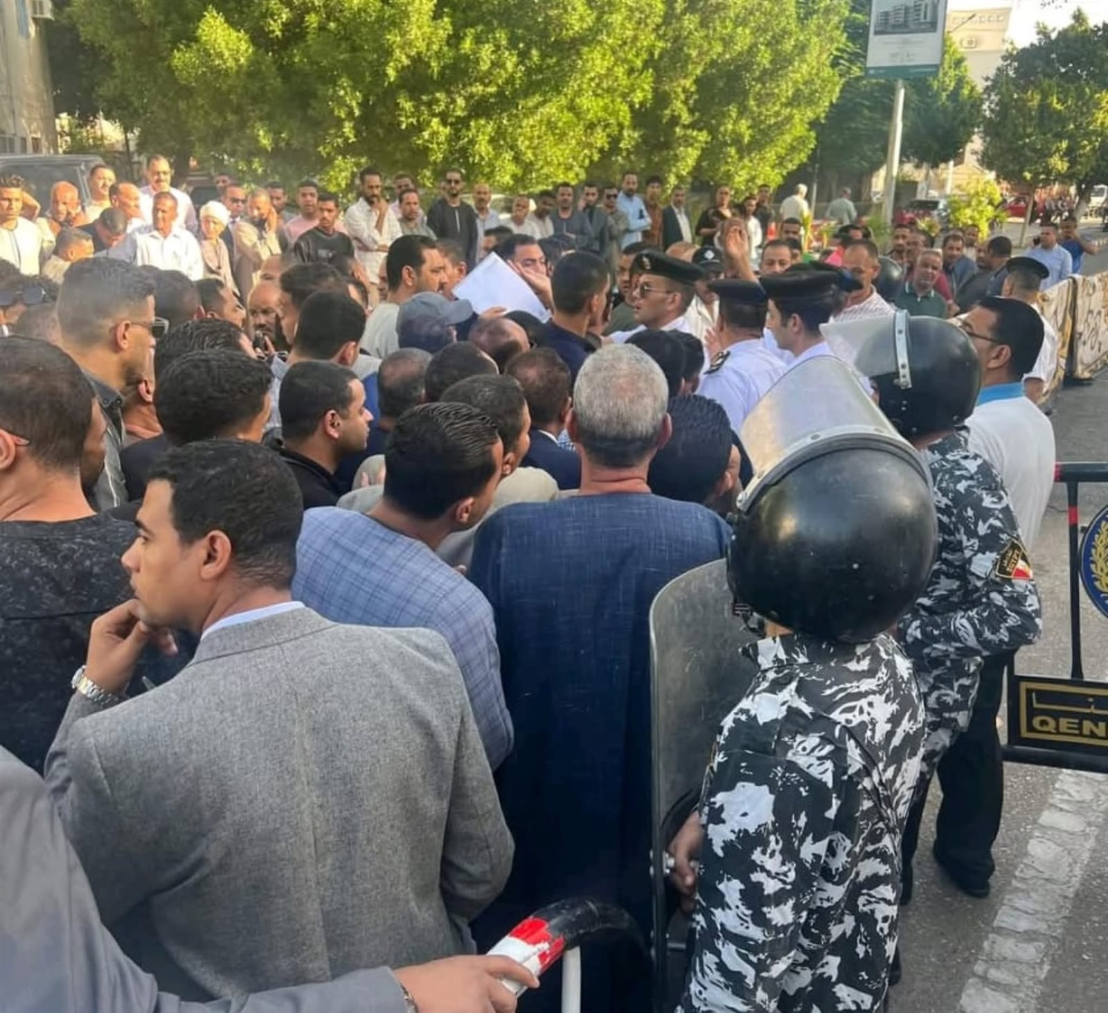 احتشاد راغبي الترشح في انتخابات مجلس النواب 2025 أمام المحاكم (صور)