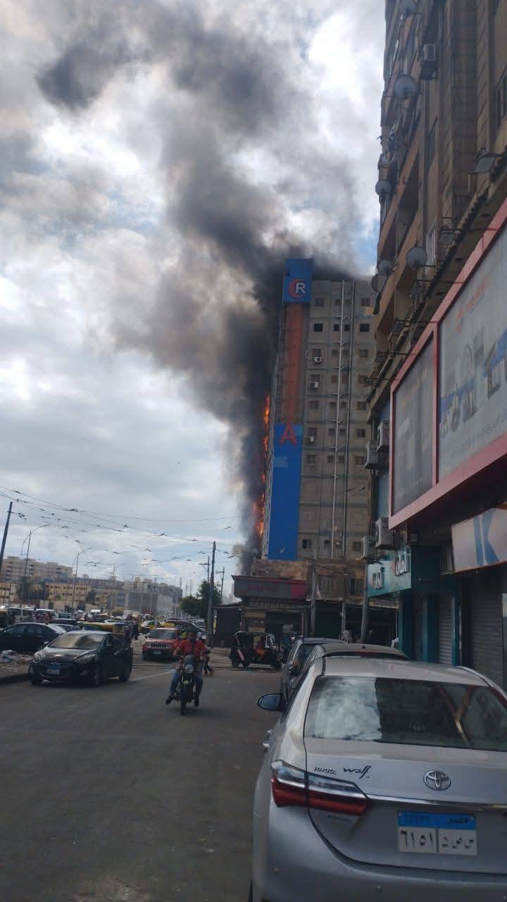 إخلاء المرضى واحتراق 3 سيارات.. تفاصيل اندلاع حريق هائل بمستشفى راقودة بالإسكندرية (صور)