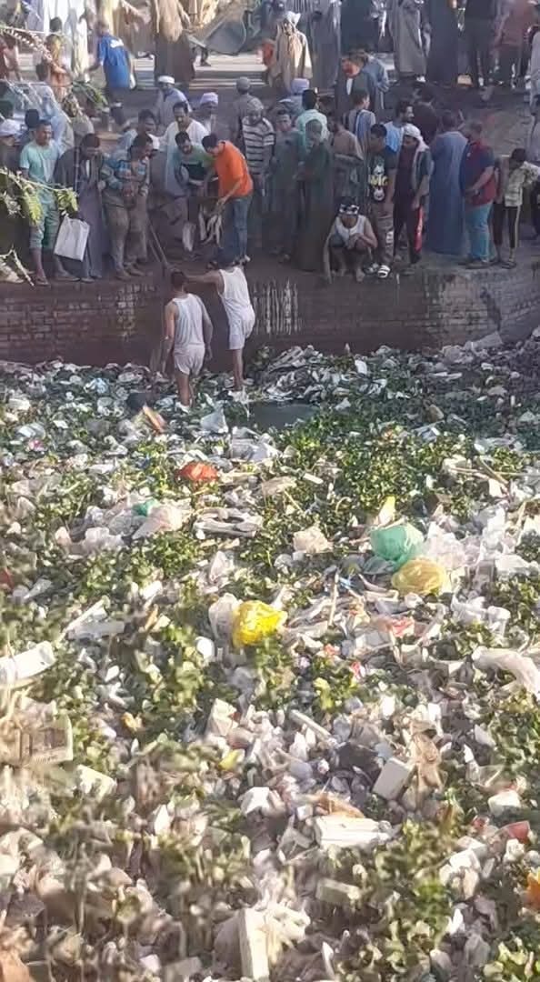 عاجل سقطوا في ترعة.. تفاصيل مصرع وإصابة 11 طفلا أثناء ذهابهم للمدرسة بأسيوط (صور)