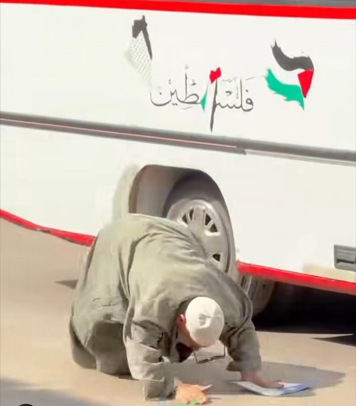 سقوط مسن أمام أتوبيس في المنصورة