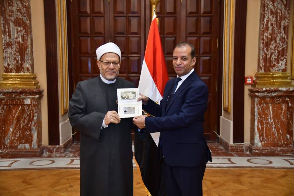 الأمانة العامة لمجلس الشيوخ تسلم بطاقات العضوية للأعضاء المعينين