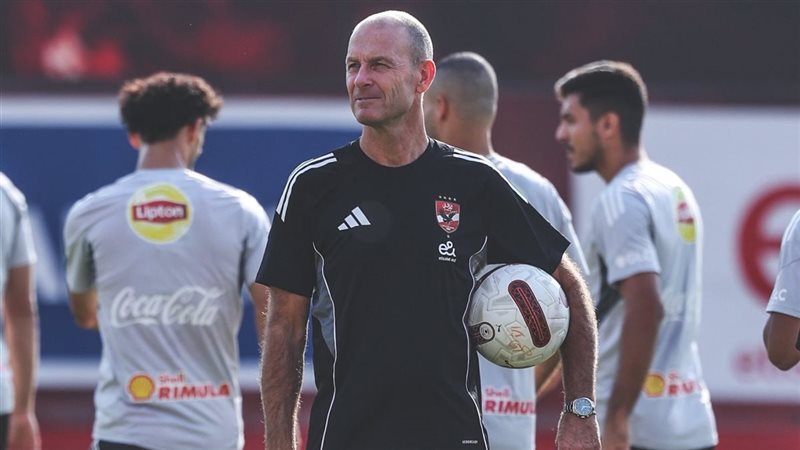 3 أسماء مرشحة للرحيل.. قرار جديد من توروب بشأن ملف الأجانب في الأهلي 3 أسماء مرشحة للرحيل.. قرار جديد من توروب بشأن ملف الأجانب في الأهلي