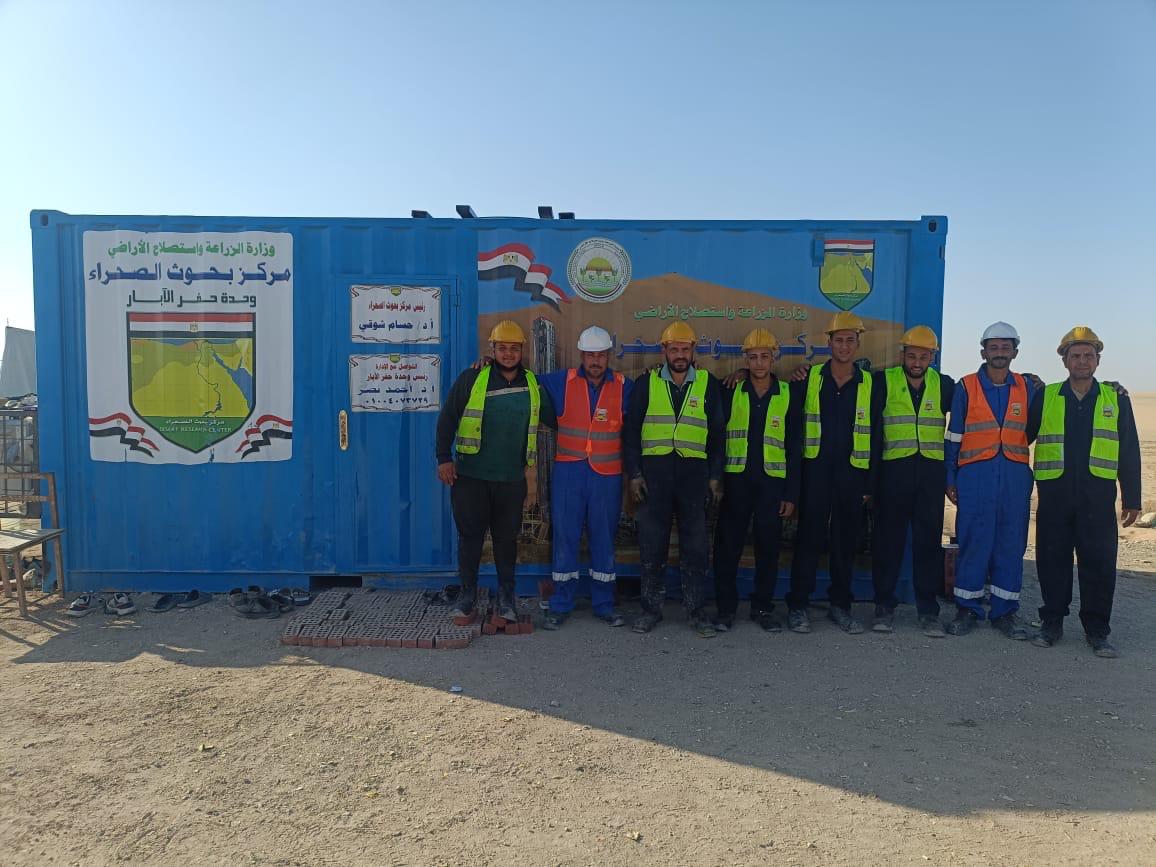 بعمق 750 مترا.. بحوث الصحراء ينجح في حفر بئرين جوفيين بالفرافرة