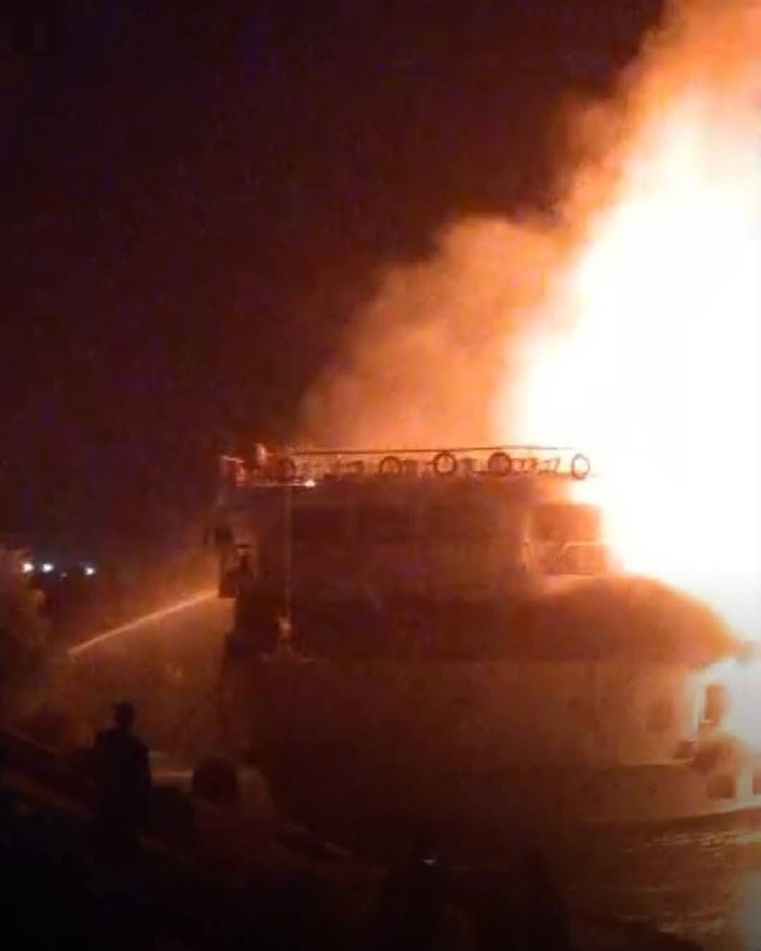 عاجل 3 مصابين وإجلاء 220 حصيلة حريق باخرة سياحية في الأقصر (صور) عاجل 3 مصابين وإجلاء 220 حصيلة حريق باخرة سياحية في الأقصر (صور)