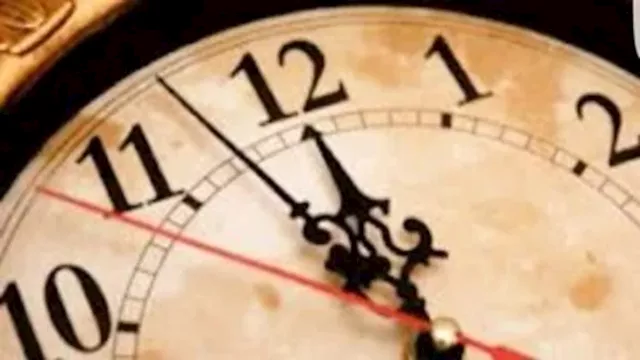 متنساش تغير ساعتك اليوم.. بدء تطبيق التوقيت الشتوي متنساش تغير ساعتك اليوم.. بدء تطبيق التوقيت الشتوي