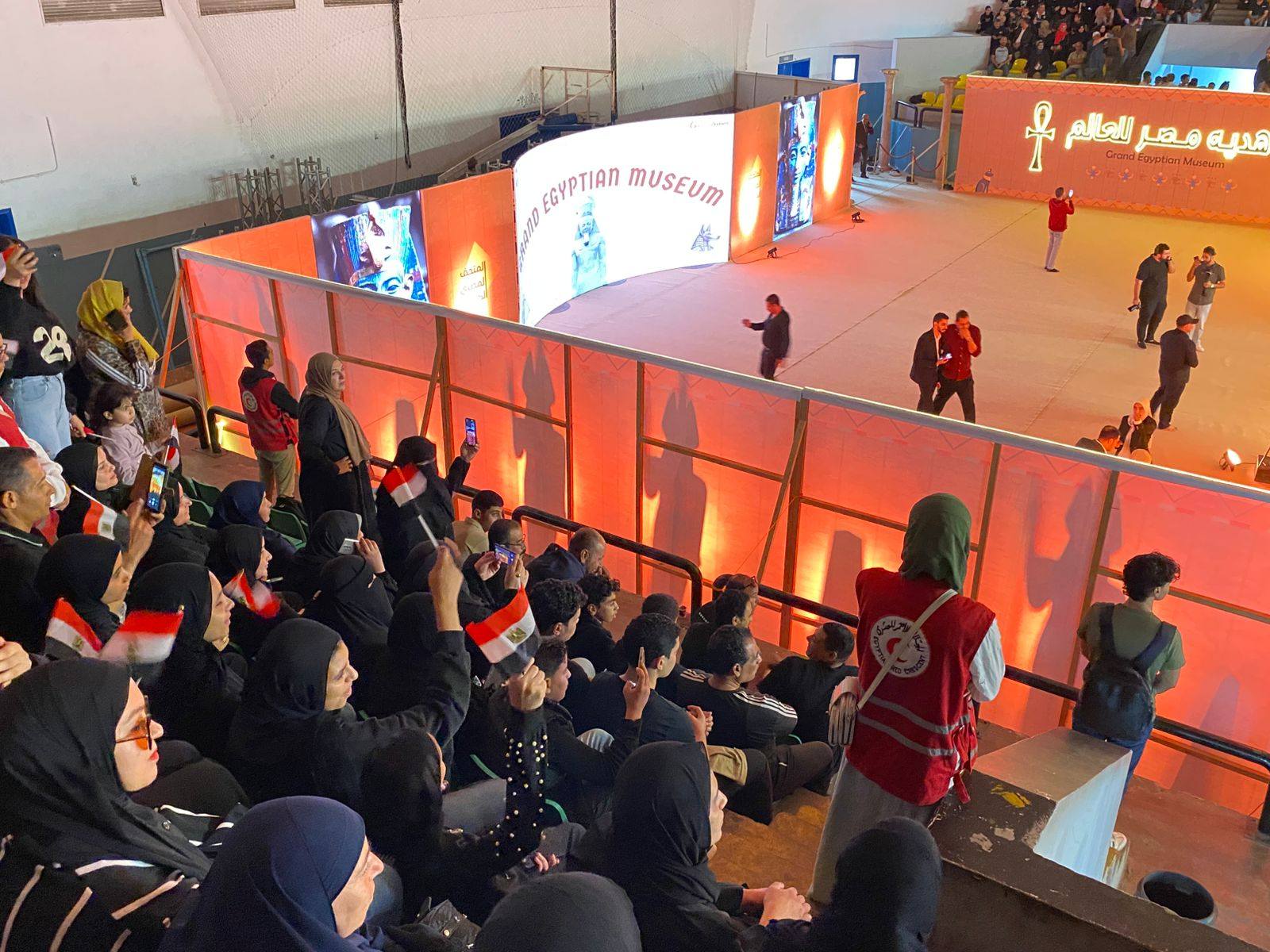 الهلال الأحمر يؤمن التجمعات الخاصة بعرض افتتاح المتحف المصري الكبير (صور)
