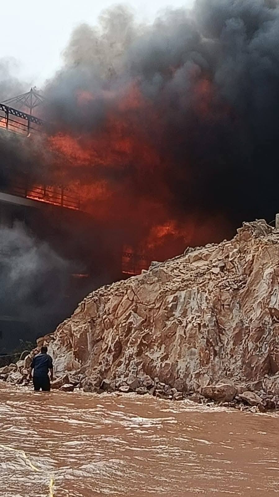 حريق باخرة أسوان.. تفاصيل الكاملة لاندلاع الحرائق بالصور