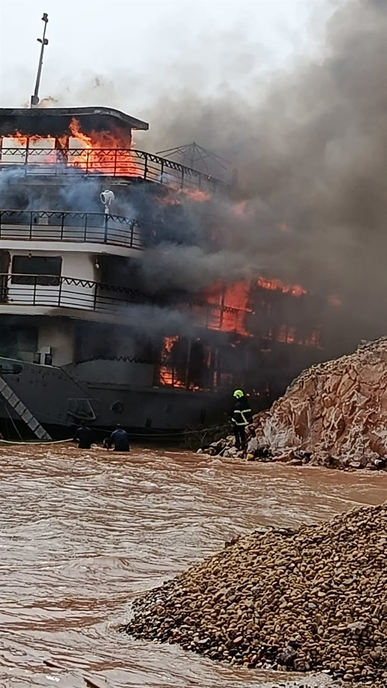 حريق باخرة أسوان.. تفاصيل الكاملة لاندلاع الحرائق بالصور