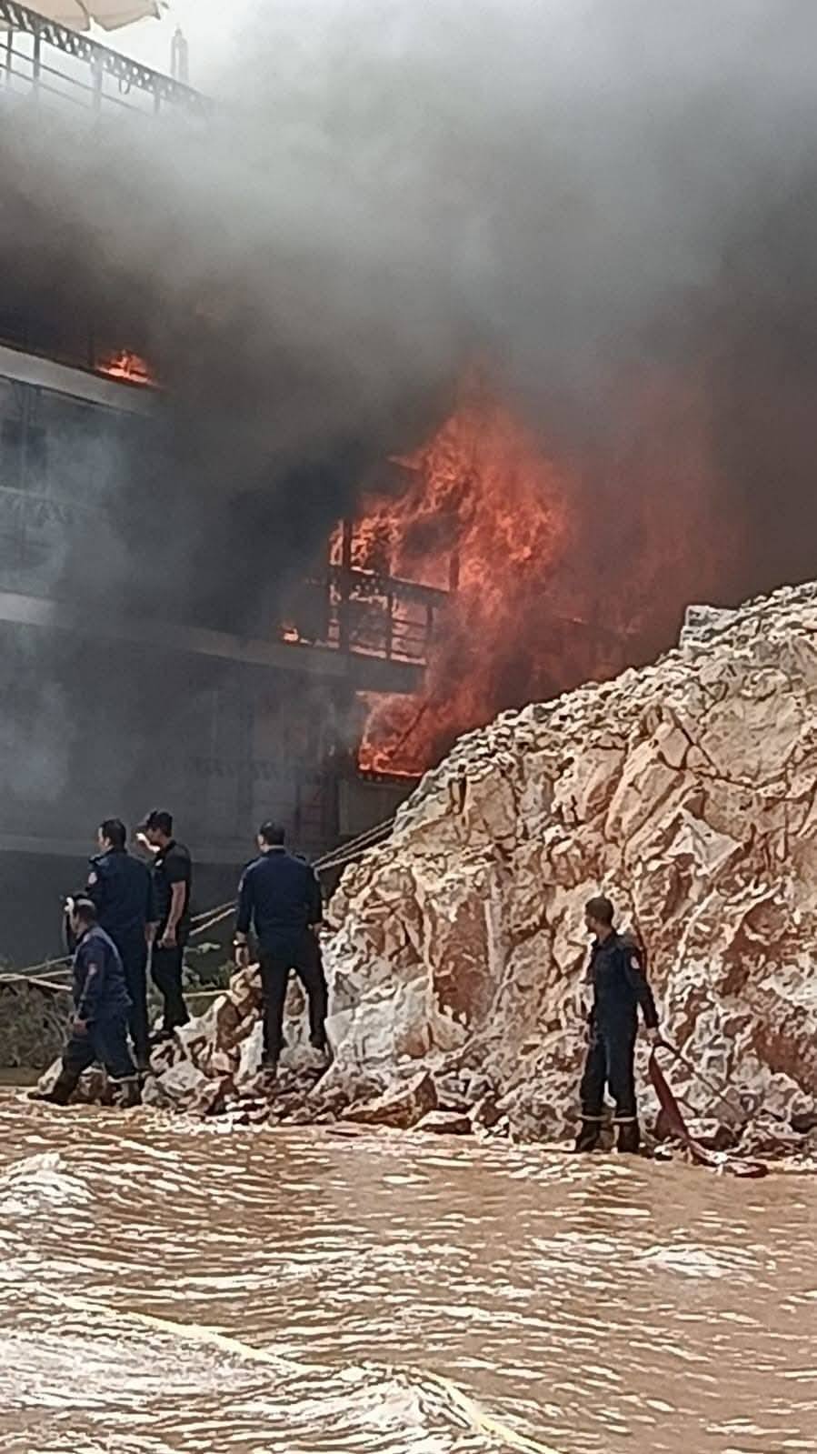 حريق باخرة أسوان.. تفاصيل الكاملة لاندلاع الحرائق بالصور