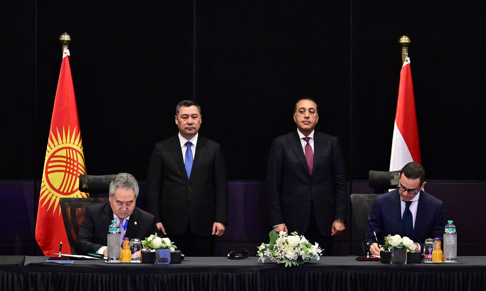 رئيس الجمهورية القيرغيزية ورئيس الوزراء يشهدان توقيع عدد من الاتفاقيات لتعزيز التعاون