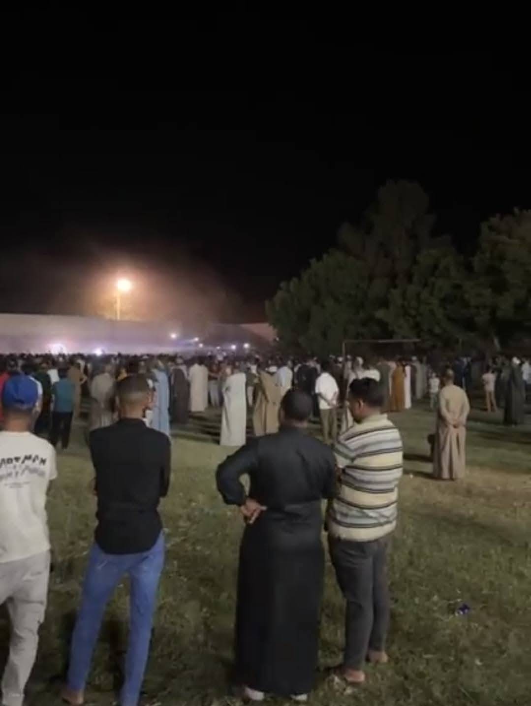 4 نعوش في جنازة واحدة.. وداع مهيب لضحايا جريمة فيصل المروعة (صور) 4 نعوش في جنازة واحدة.. وداع مهيب لضحايا جريمة فيصل المروعة (صور)