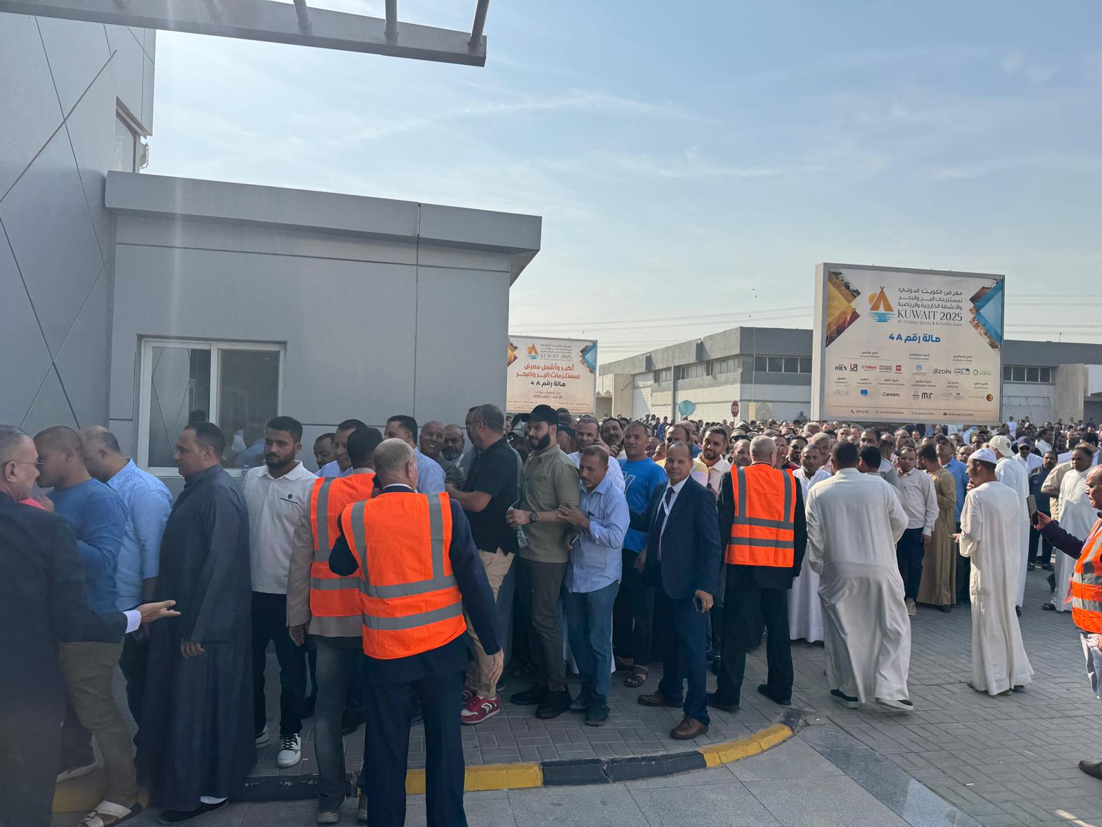 انتخابات النواب 2025.. الناخبون يدلون بأصواتهم بسفارات مصر في السعودية والكويت والأردن وروسيا وتركيا