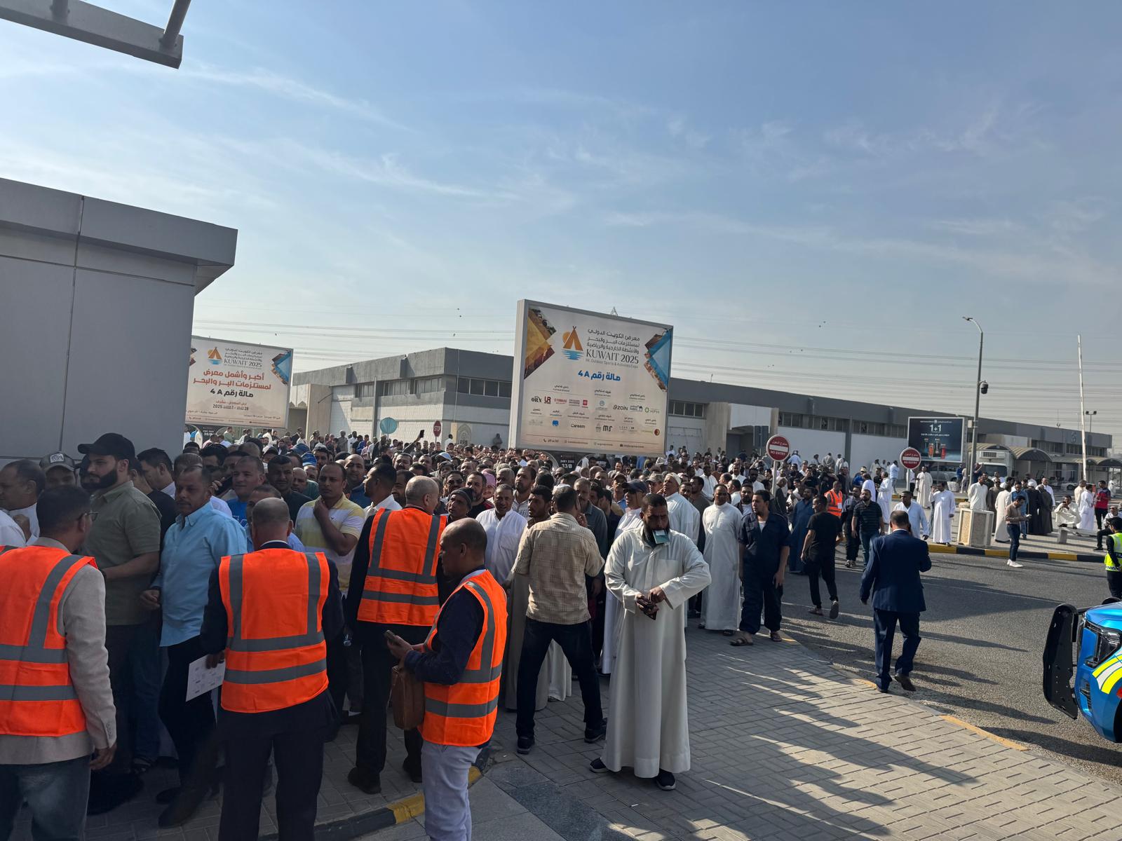 انتخابات النواب 2025.. الناخبون يدلون بأصواتهم بسفارات مصر في السعودية والكويت والأردن وروسيا وتركيا