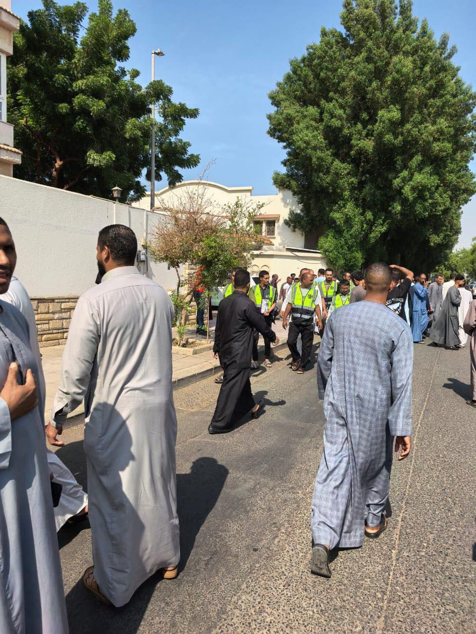 توافد ملحوظ للمصريين بجدة للإدلاء بأصواتهم في انتخابات مجلس النواب 2025 (صور)