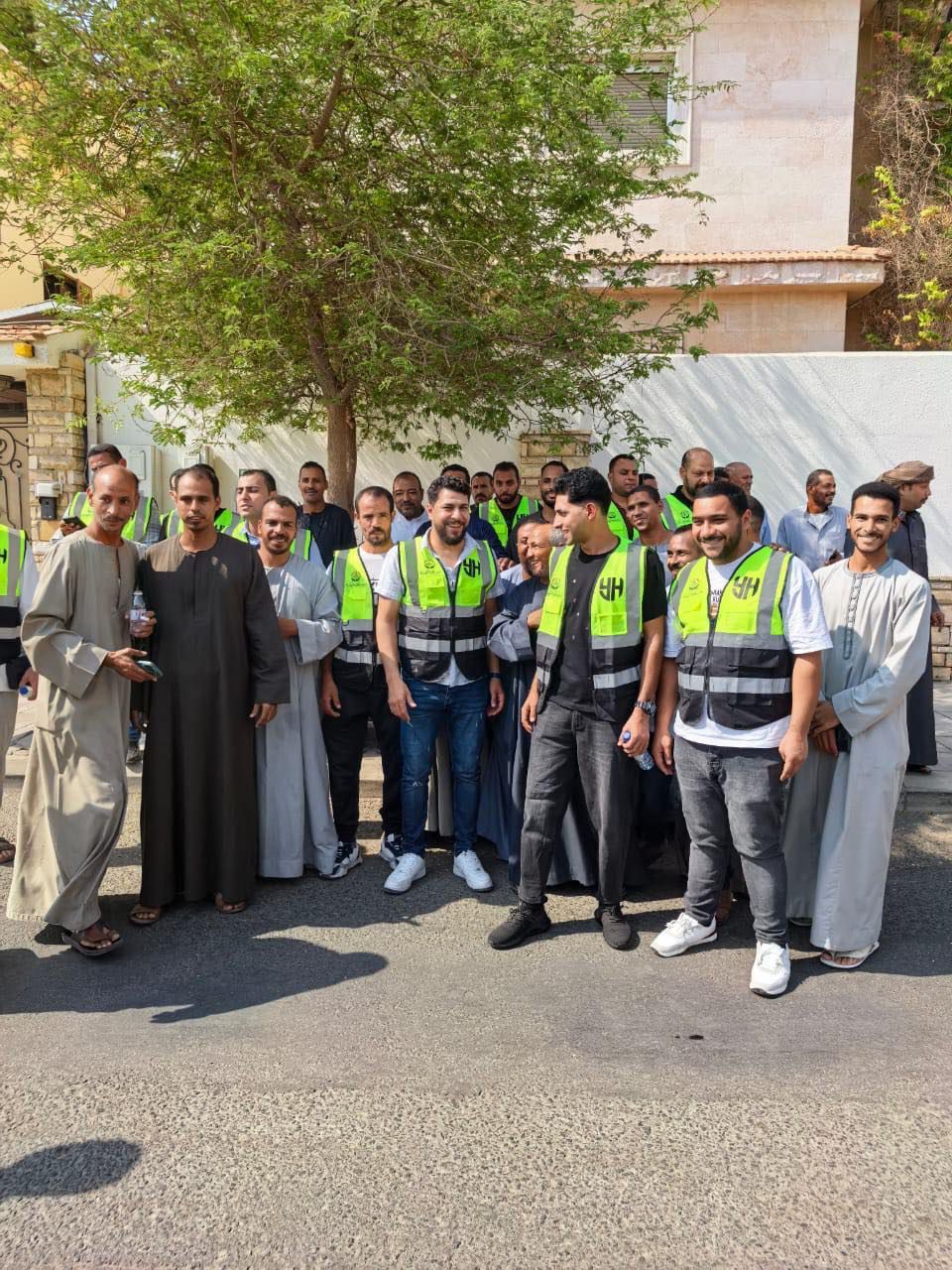 توافد ملحوظ للمصريين بجدة للإدلاء بأصواتهم في انتخابات مجلس النواب 2025 (صور)