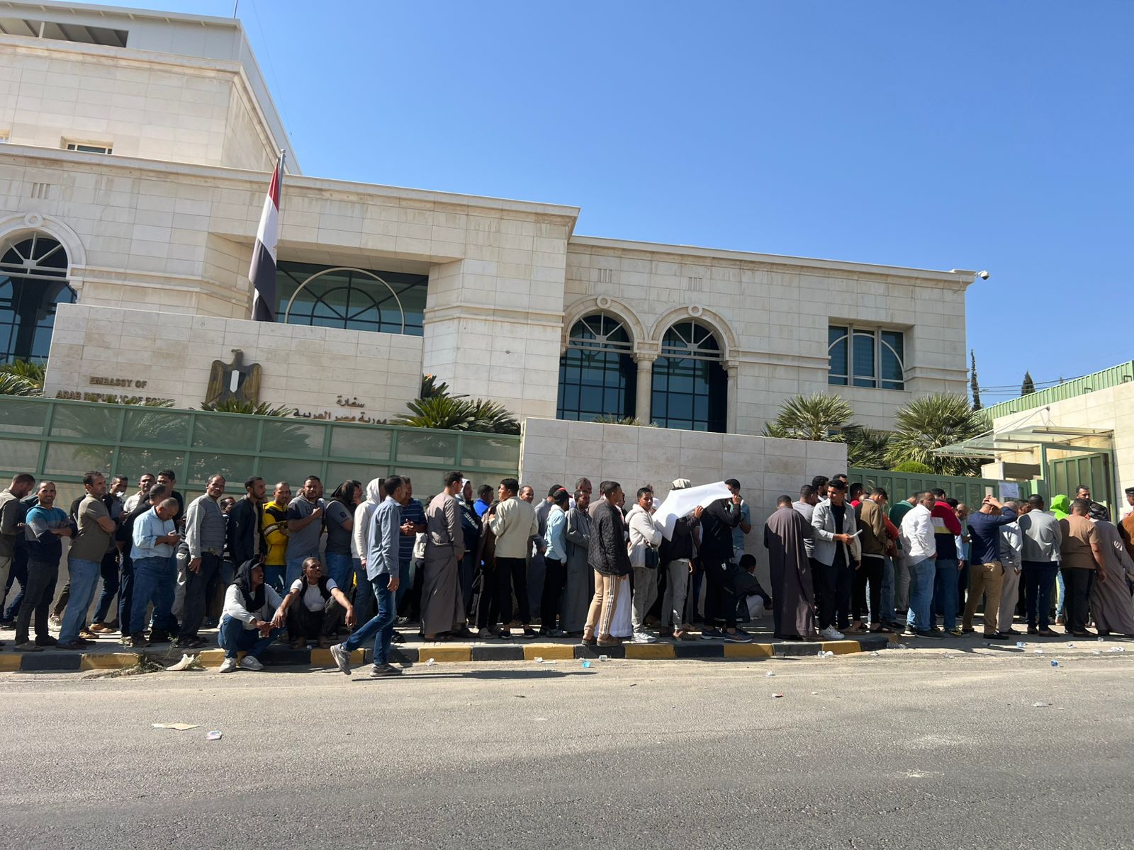 إقبال متزايد للجالية المصرية بالأردن على التصويت في انتخابات مجلس النواب (صور)
