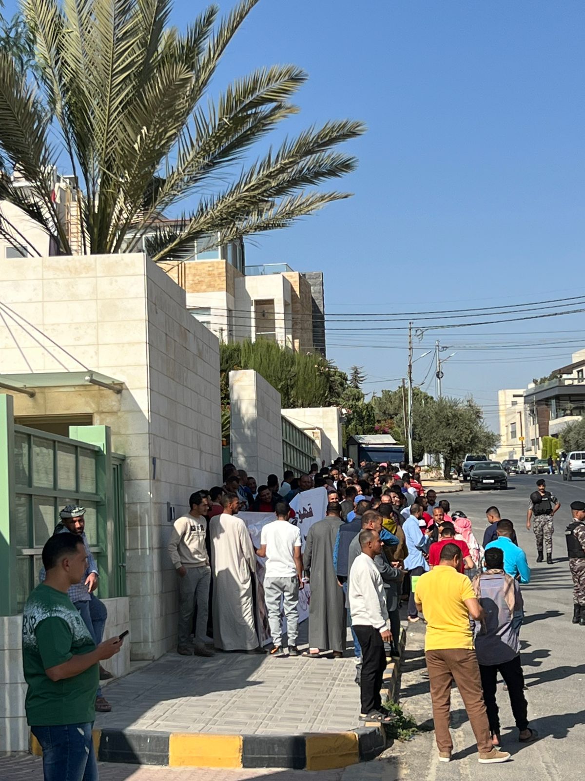 إقبال متزايد للجالية المصرية بالأردن على التصويت في انتخابات مجلس النواب (صور)