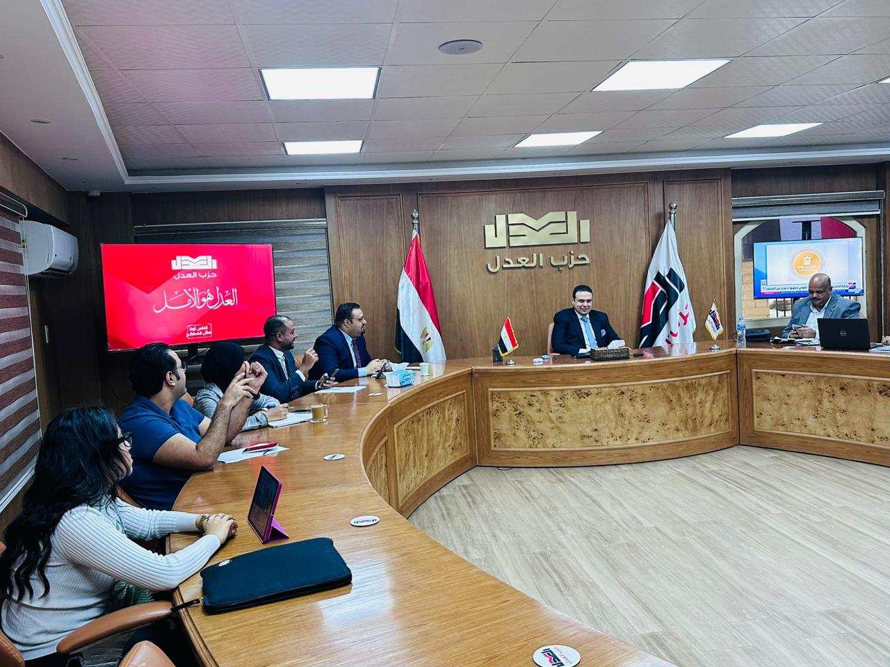 غرفة العمليات المركزية لحزب العدل تتابع تصويت المصريين بالخارج في انتخابات مجلس النواب