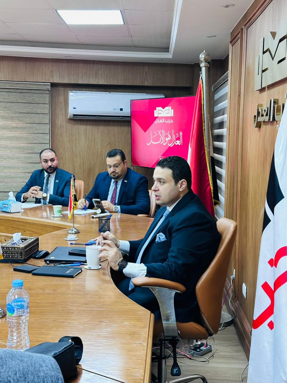 غرفة العمليات المركزية لحزب العدل تتابع تصويت المصريين بالخارج في انتخابات مجلس النواب