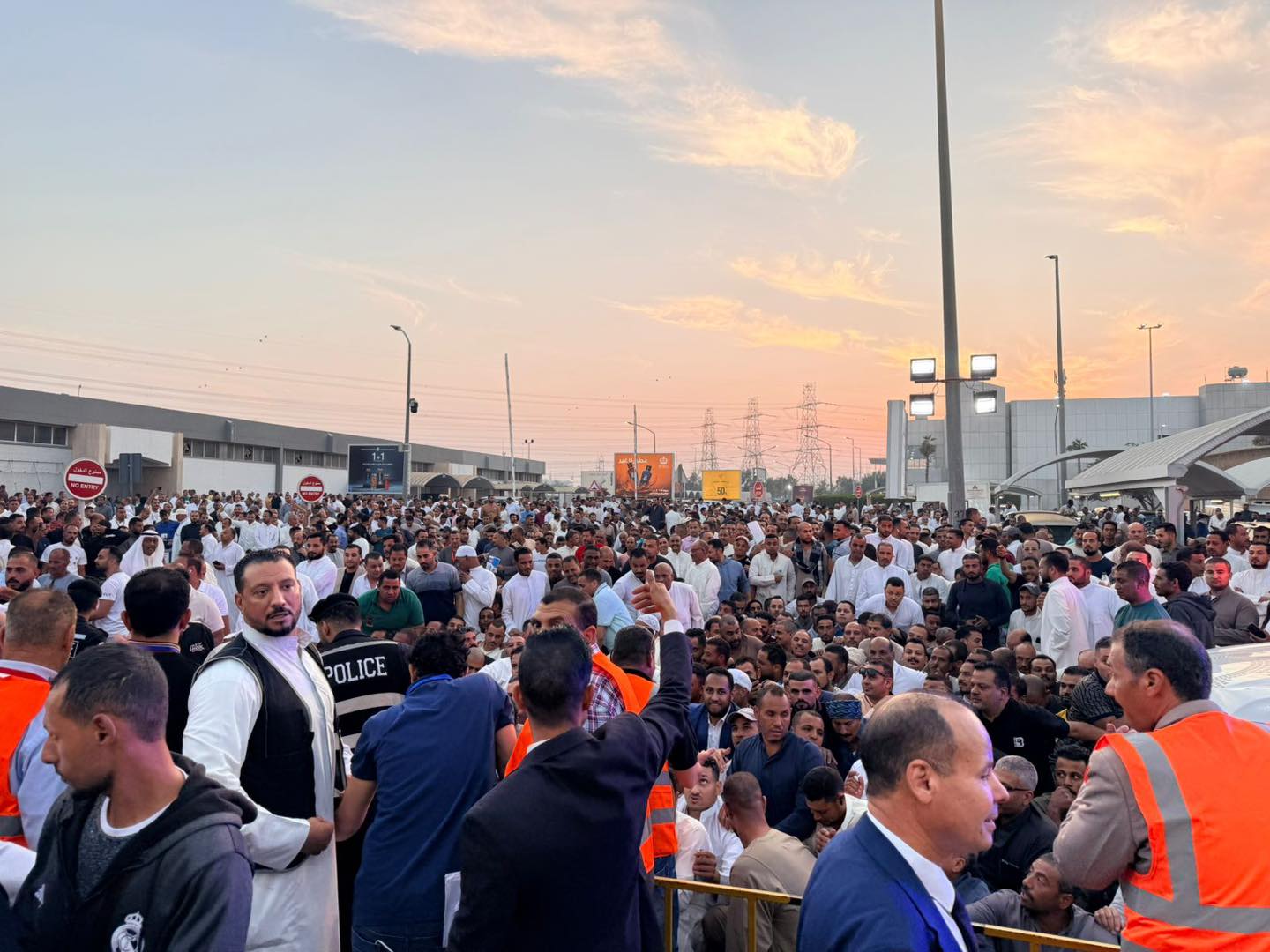 إقبال غير مسبوق للمصريين بالكويت في انتخابات مجلس النواب (صور)