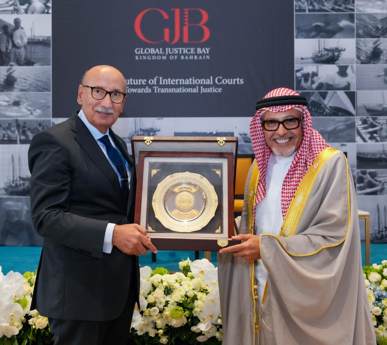 رئيس محكمة النقض يختتم زيارة رسمية إلى البحرين لتعزيز التعاون القضائي