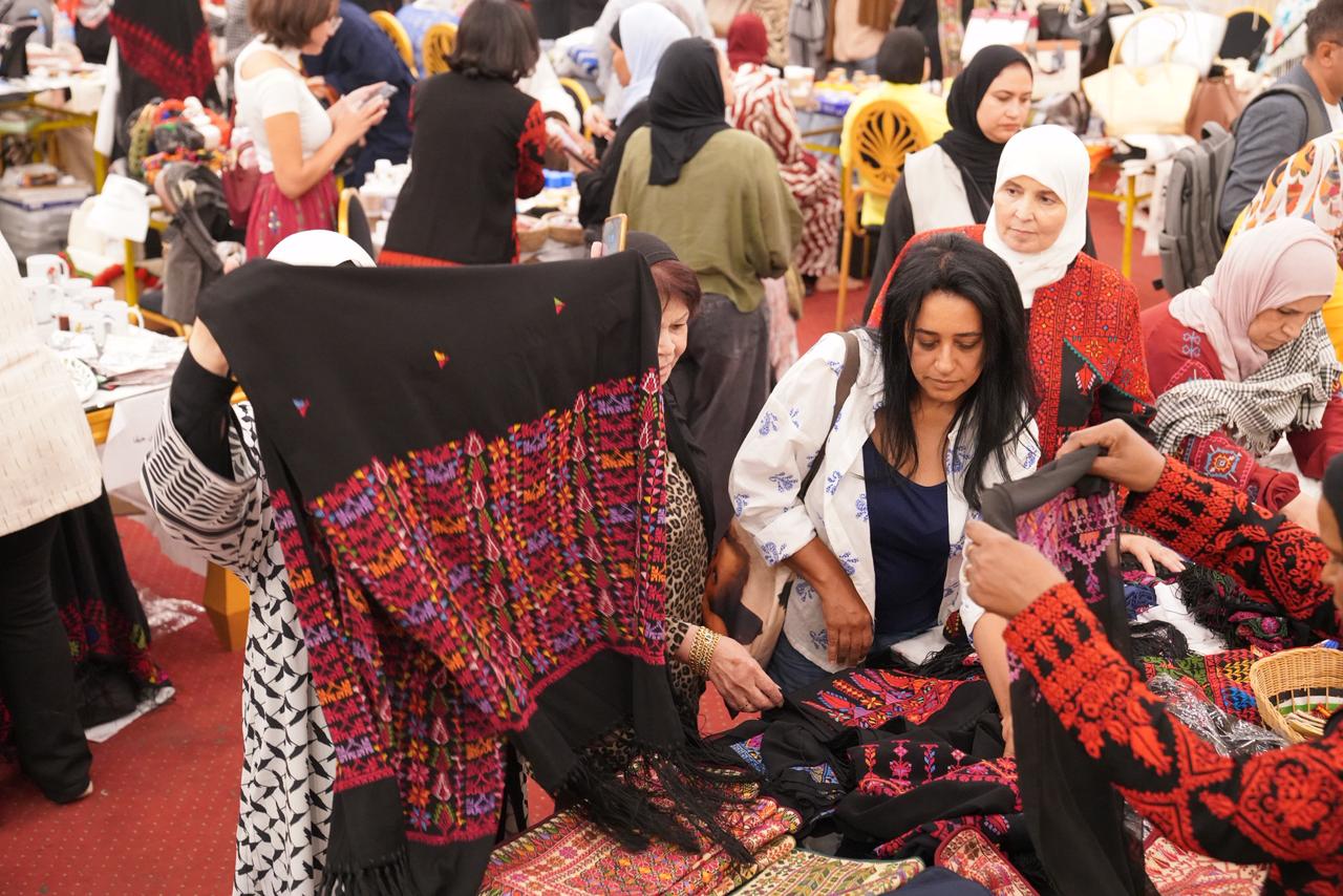 صور بازار تراثنا يجمعنا .. القاهرة تتزين بتراث مصر وفلسطين والسودان