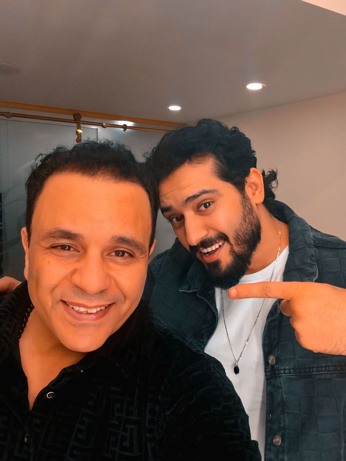 جدل بعد لقاء محمد فؤاد وأحمد زعيم في الاستوديو.. ما القصة؟