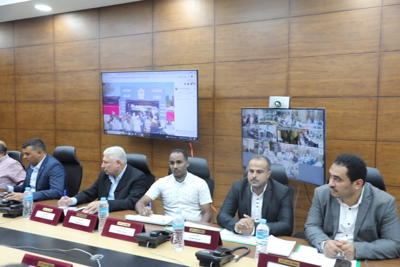 انتخابات النواب 2025.. محافظ البحر الأحمر يتابع سير العملية الانتخابية من غرفة العمليات