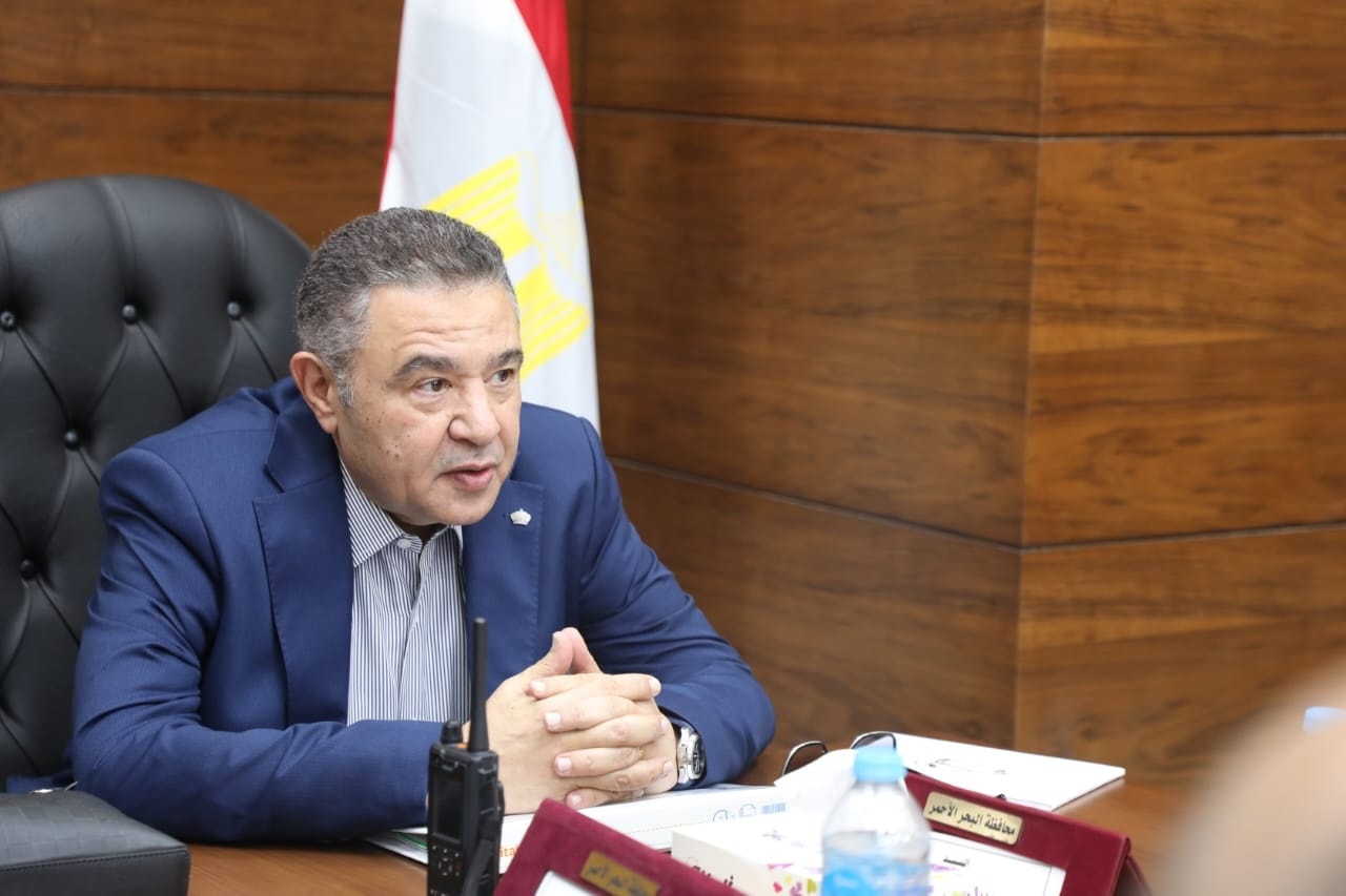 انتخابات النواب 2025.. محافظ البحر الأحمر يتابع سير العملية الانتخابية من غرفة العمليات