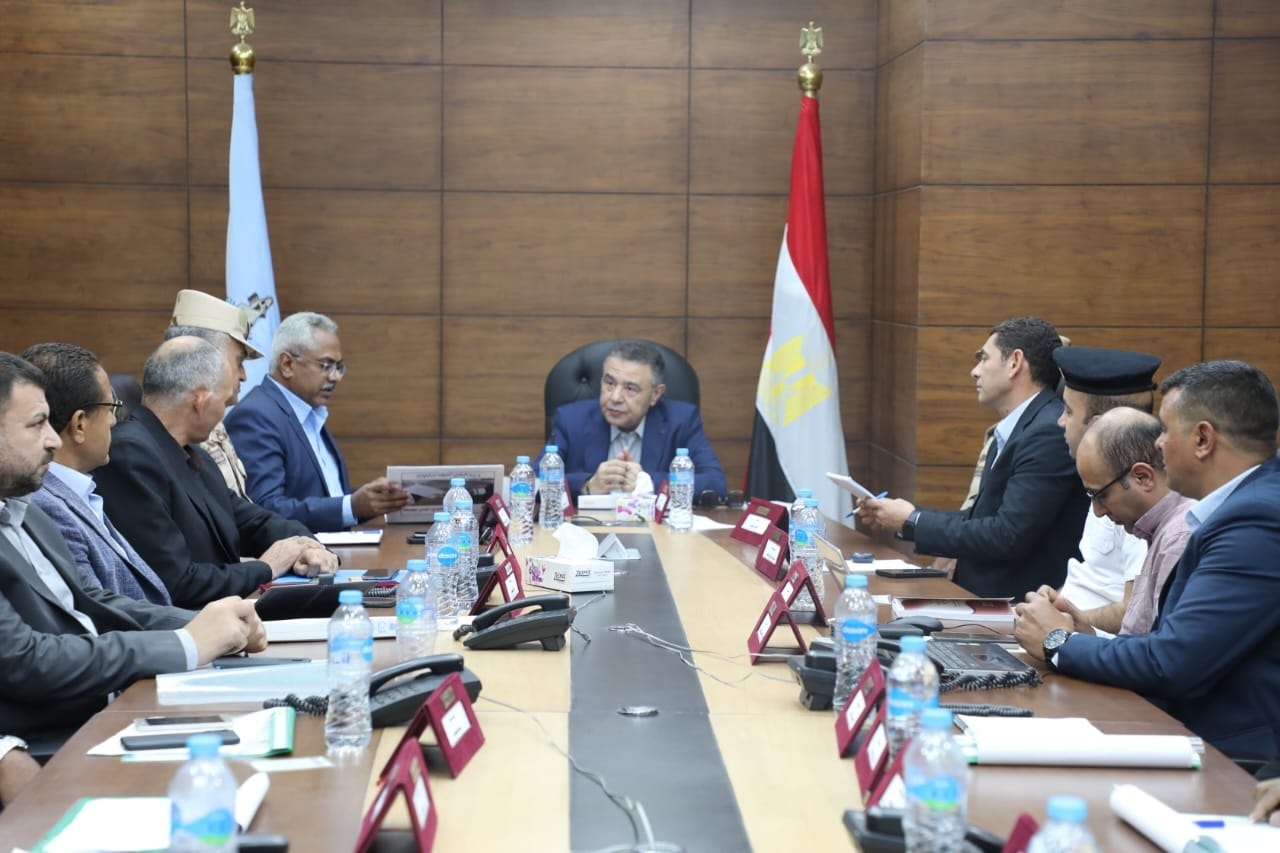 انتخابات النواب 2025.. محافظ البحر الأحمر يتابع سير العملية الانتخابية من غرفة العمليات