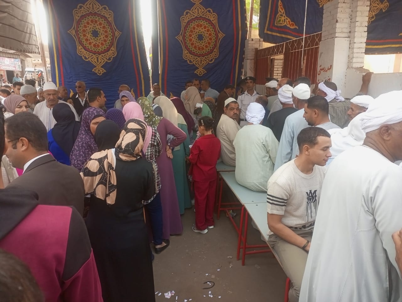 انتخابات مجلس النواب 2025.. حضور لافت لكبار السن والسيدات في لجان كوم حمادة