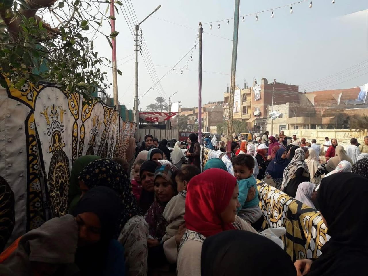 صور إقبال متوسط من الناخبين على اللجان الانتخابية بمحافظة بني سويف