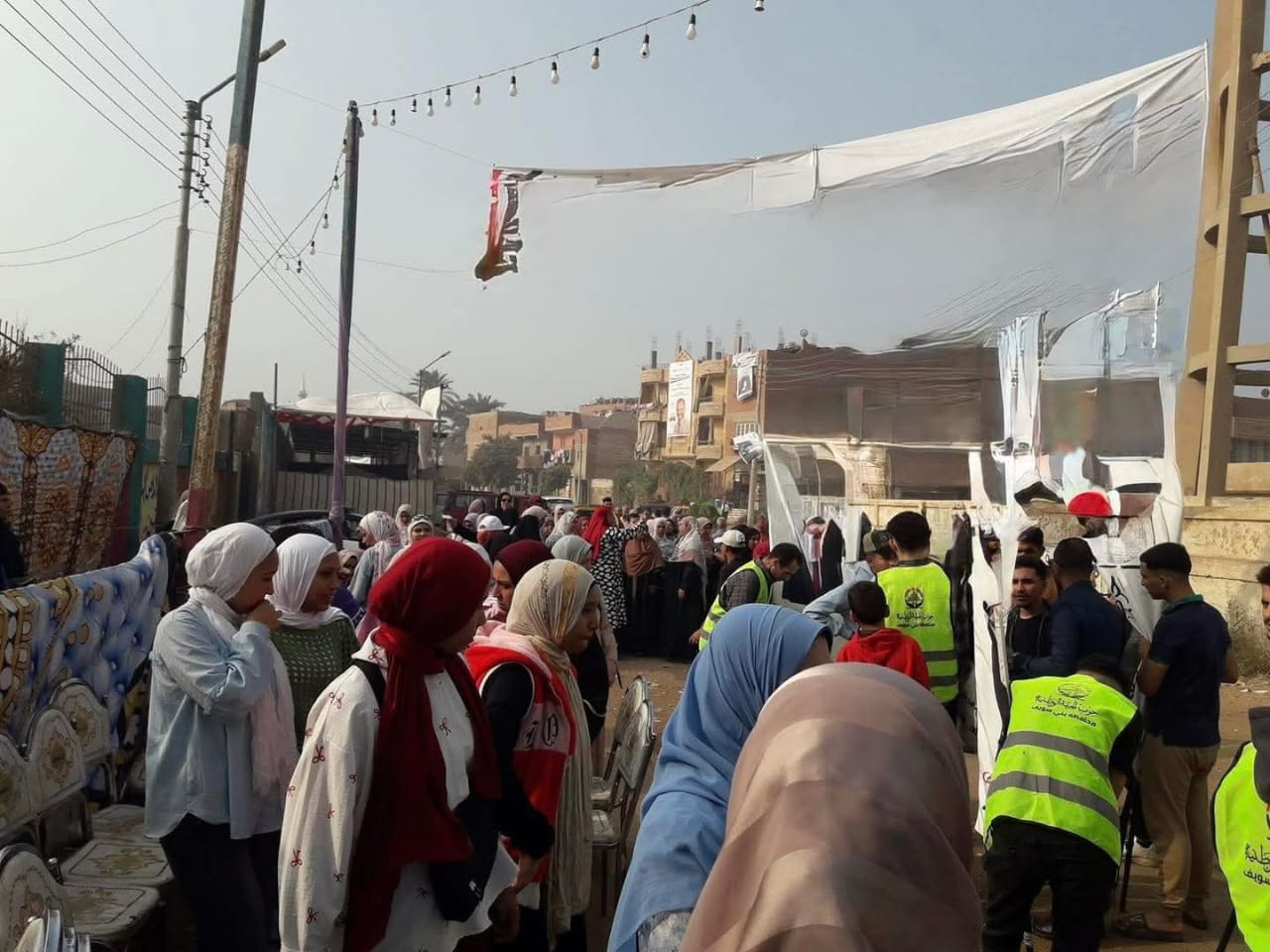 صور إقبال متوسط من الناخبين على اللجان الانتخابية بمحافظة بني سويف