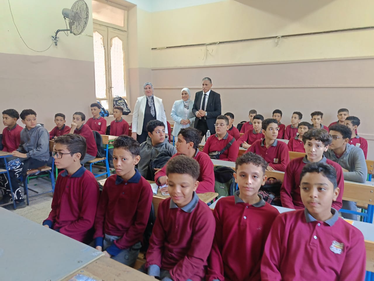 رغم ظروف الانتخابات.. انتظام الدراسة في عدد من المدارس بالجيزة