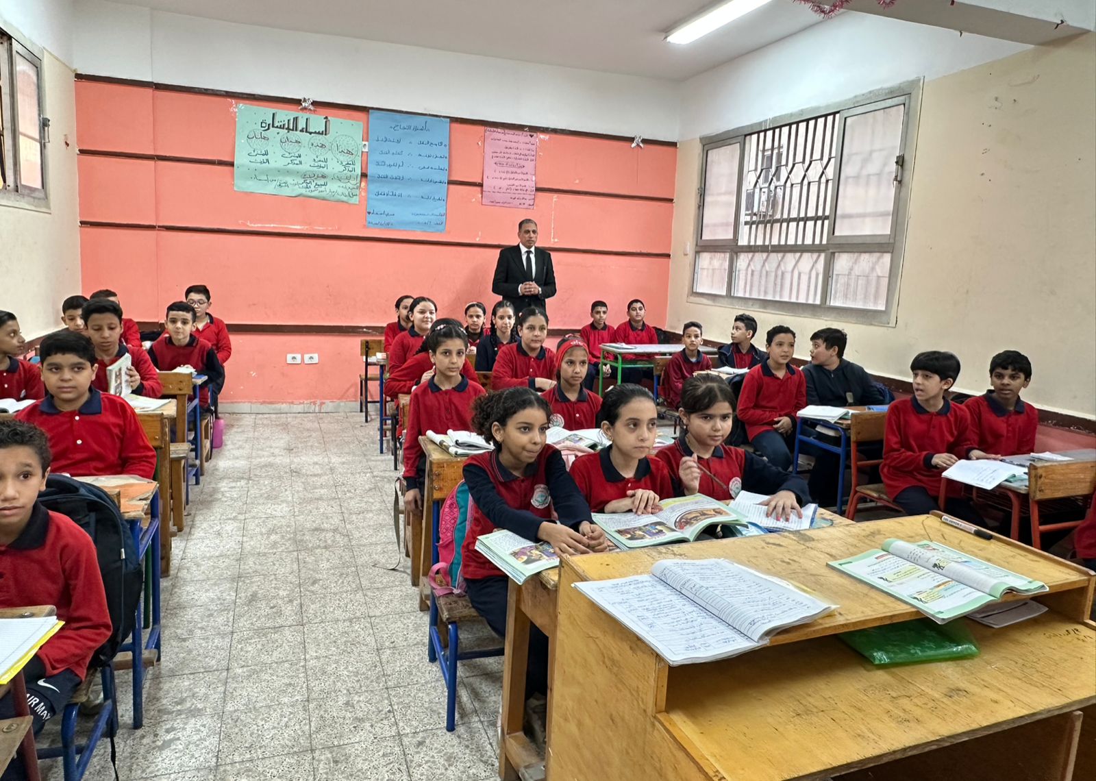 رغم ظروف الانتخابات.. انتظام الدراسة في عدد من المدارس بالجيزة