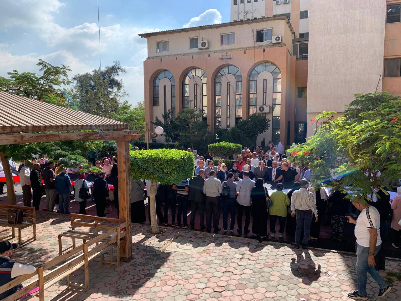 صور وكيل التعليم بالإسكندرية يقود مسيرة للمشاركة بانتخابات النواب