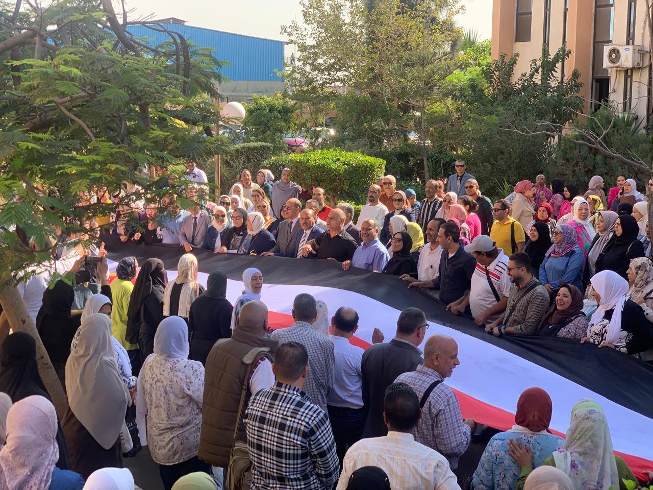 صور وكيل التعليم بالإسكندرية يقود مسيرة للمشاركة بانتخابات النواب