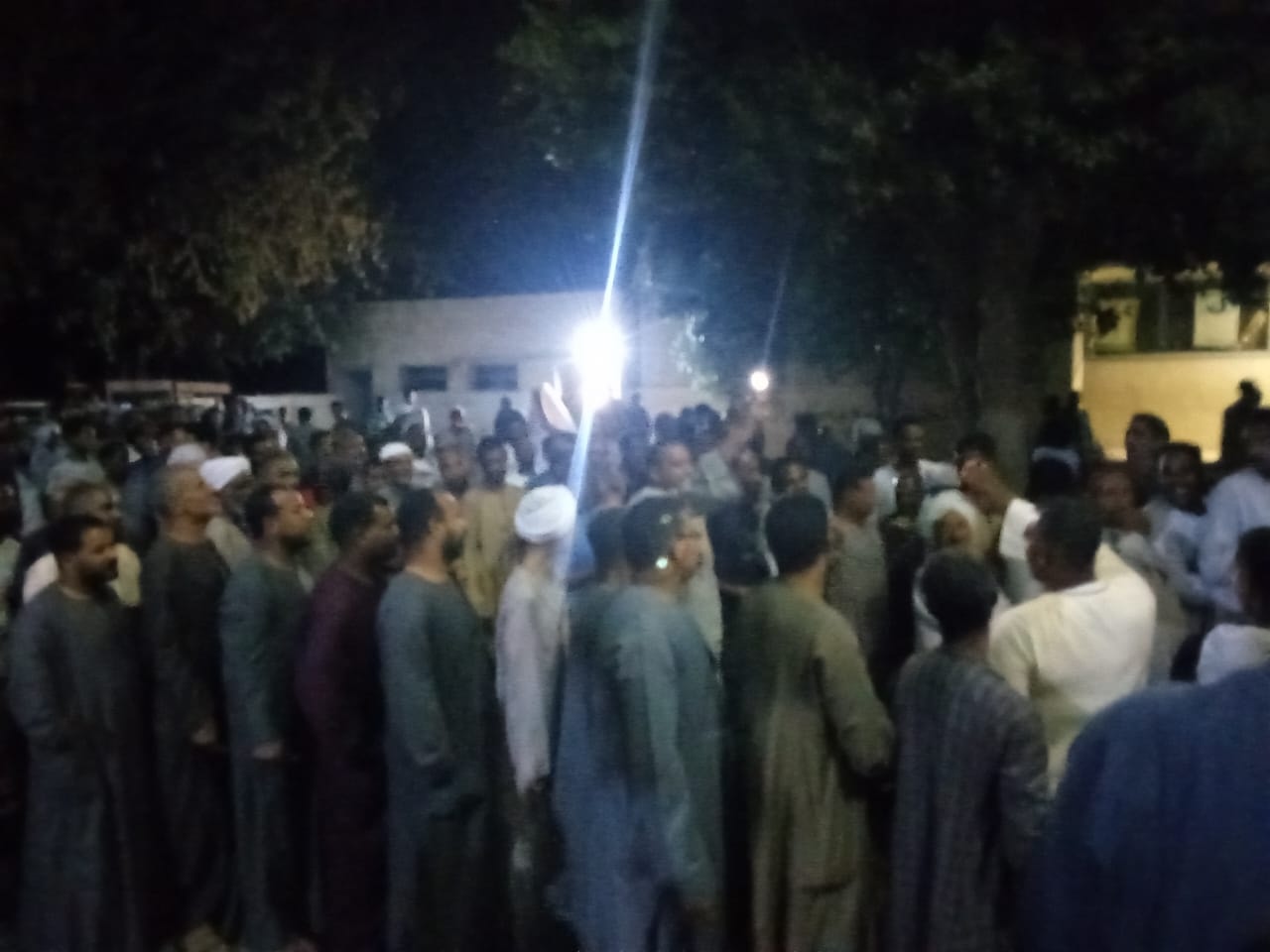 انتخابات النواب 2025.. إقبال كثيف على معهد دندرة الأزهري بقنا قبل غلق باب التصويت