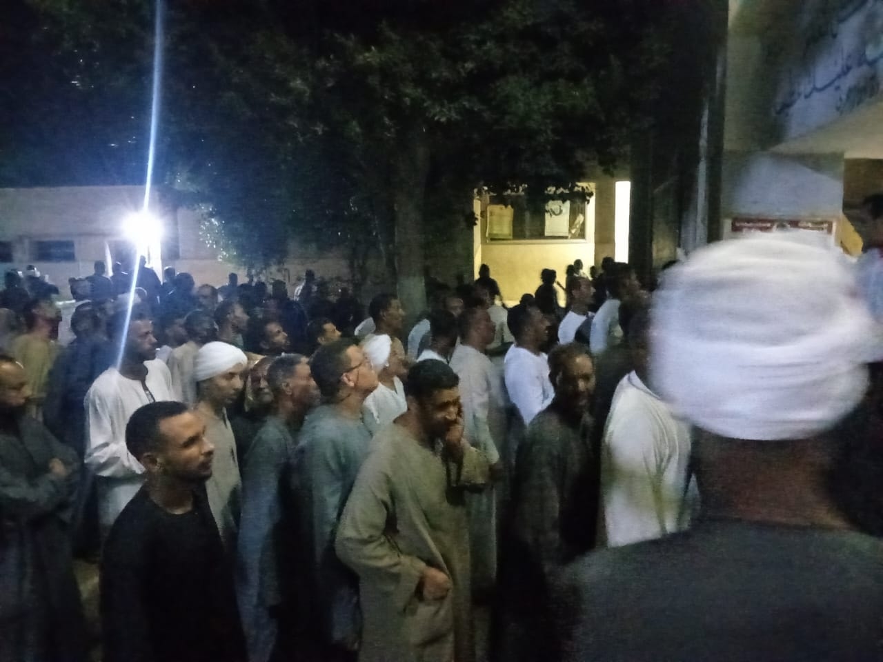 انتخابات النواب 2025.. إقبال كثيف على معهد دندرة الأزهري بقنا قبل غلق باب التصويت