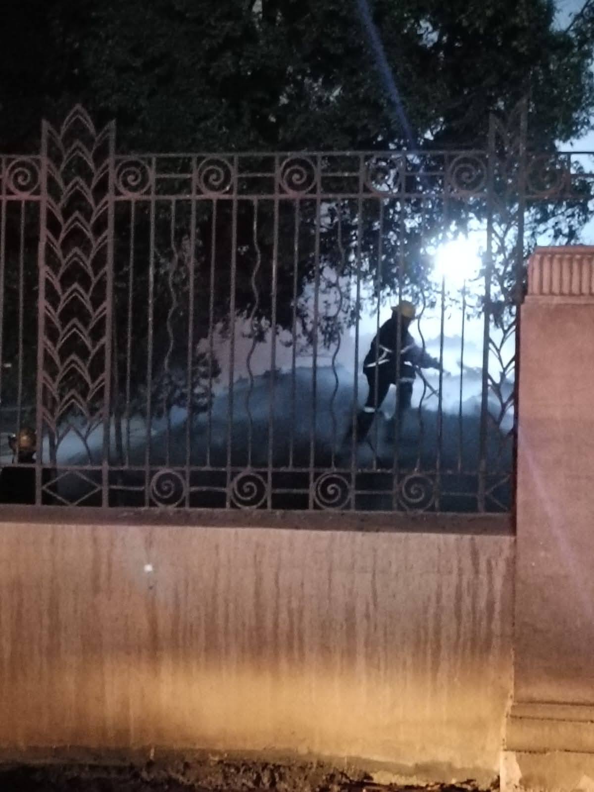 4 سيارات إطفاء للسيطرة على حريق داخل حديقة المتحف الزراعي بالدقي (صور)