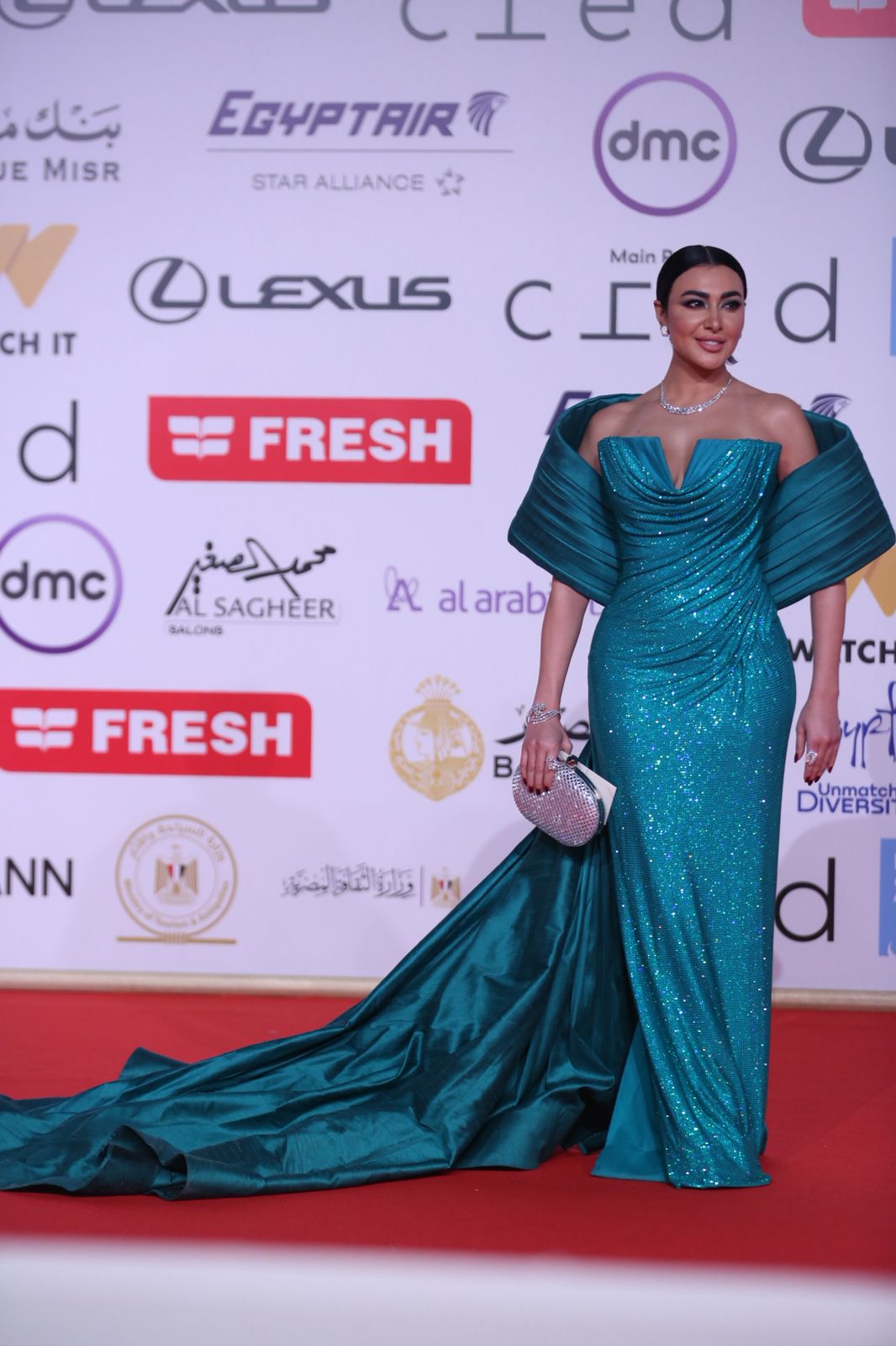 صور انطلاق الدورة الـ46 من مهرجان القاهرة السينمائي وسط حضور عالمي ورسائل فنية وإنسانية