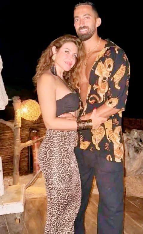 هيدي كرم وأحمد تيمور زوج مي عز الدين.. صور وفيديوهات مثيرة للجدل 